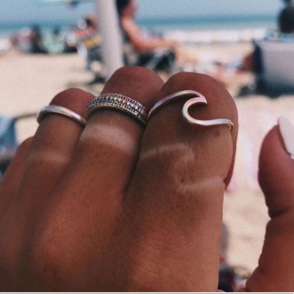 🆕WT! Sterling Silver Wave Ring Available in Various Ring Sizes - Picture 2 of 8